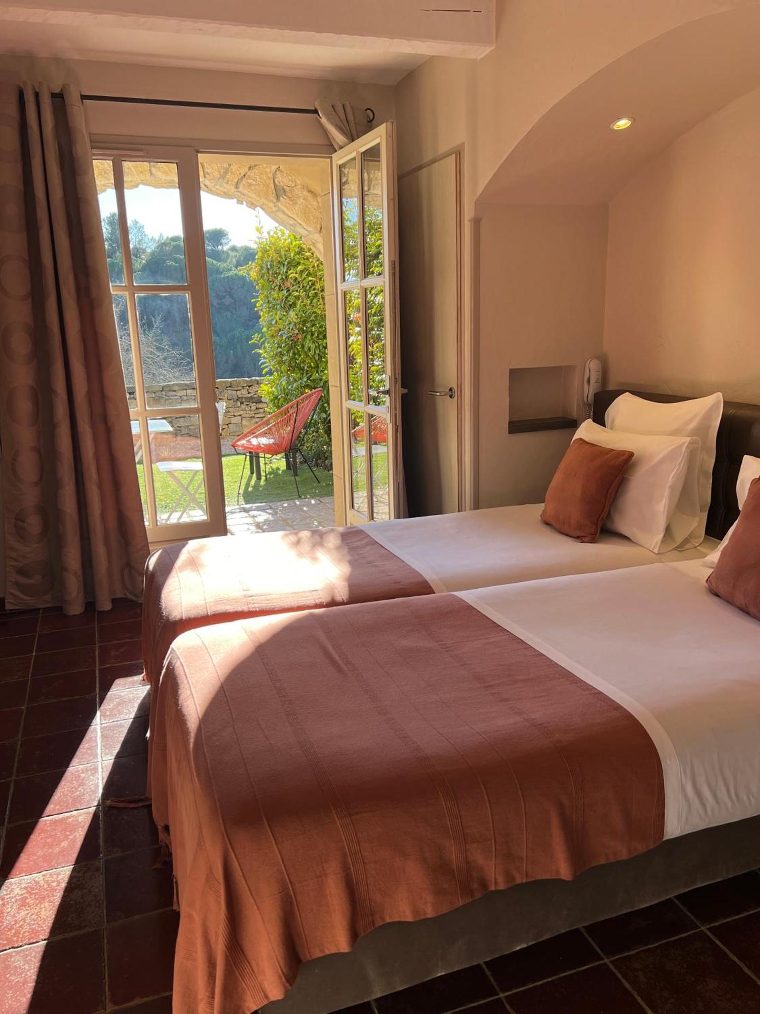 โฮเทล เรสเทอรองต์ ลา แบร์ฌรี Hotel Aragon ภายนอก รูปภาพ