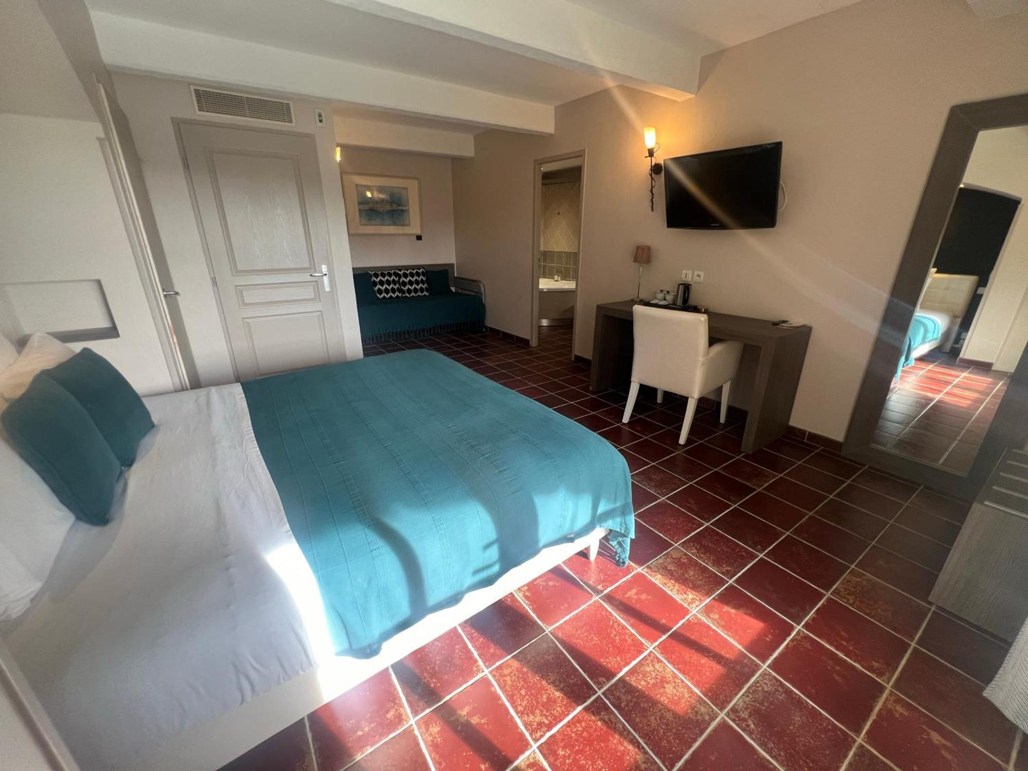 โฮเทล เรสเทอรองต์ ลา แบร์ฌรี Hotel Aragon ภายนอก รูปภาพ