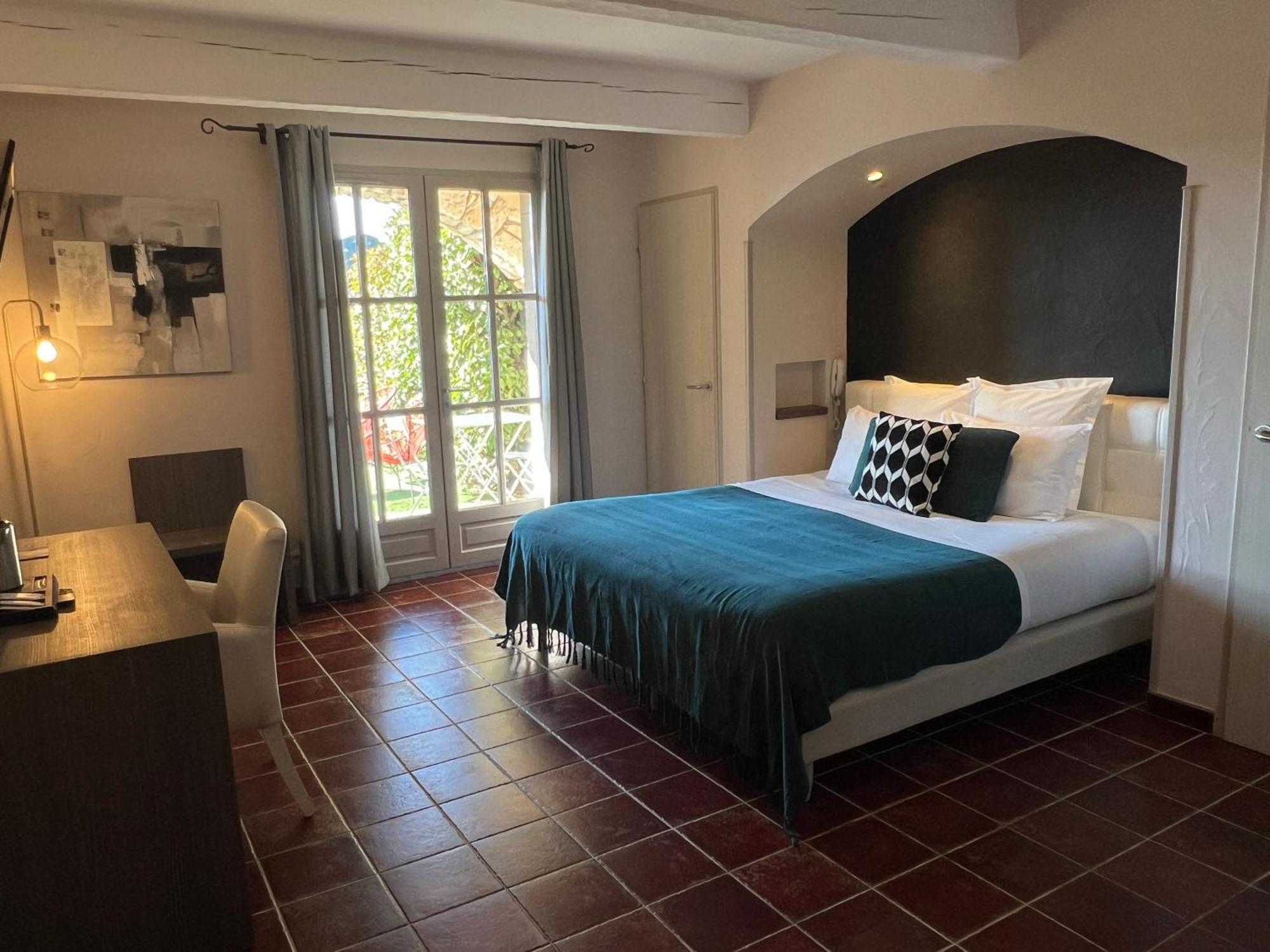 โฮเทล เรสเทอรองต์ ลา แบร์ฌรี Hotel Aragon ภายนอก รูปภาพ