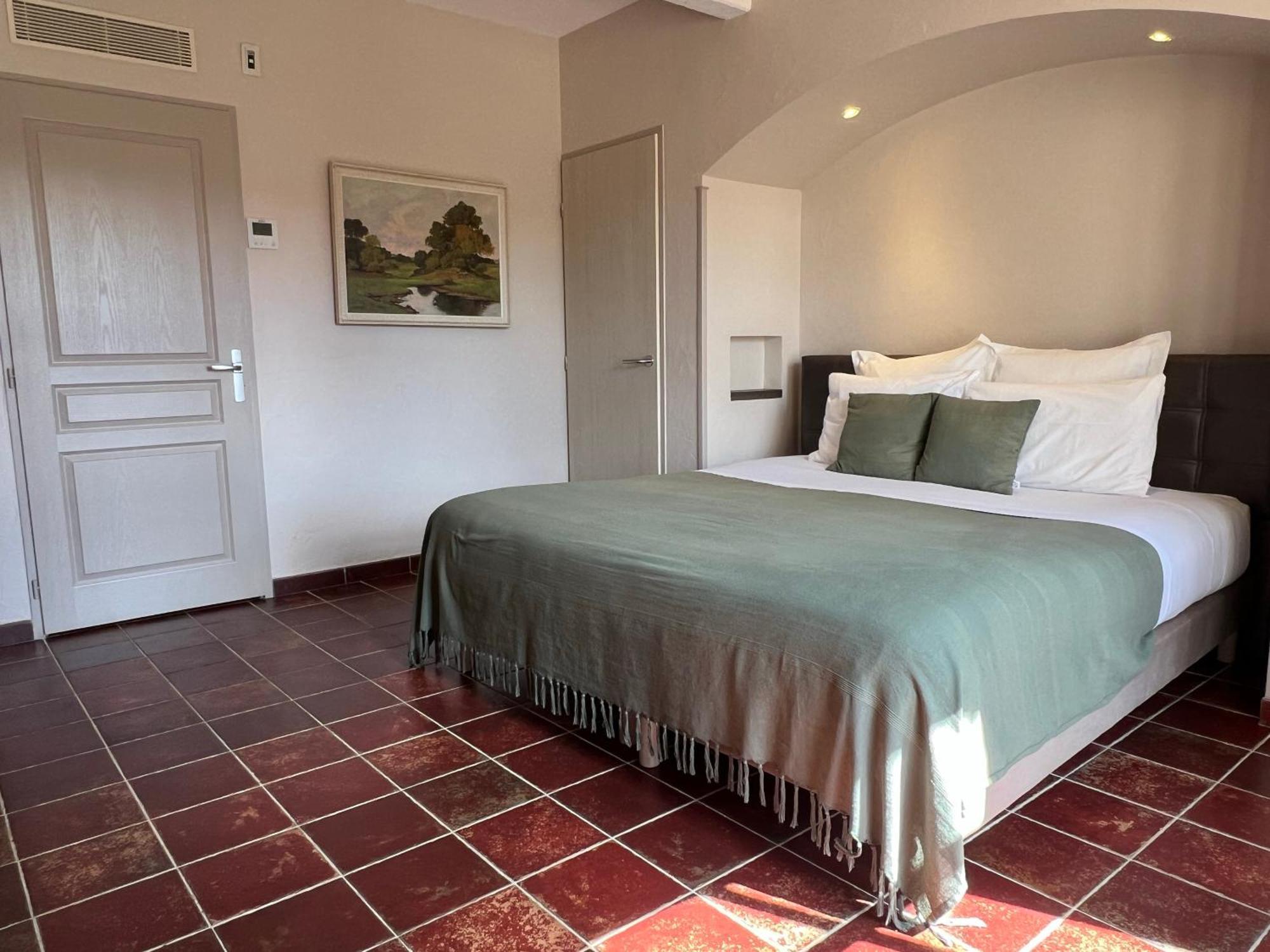 โฮเทล เรสเทอรองต์ ลา แบร์ฌรี Hotel Aragon ภายนอก รูปภาพ