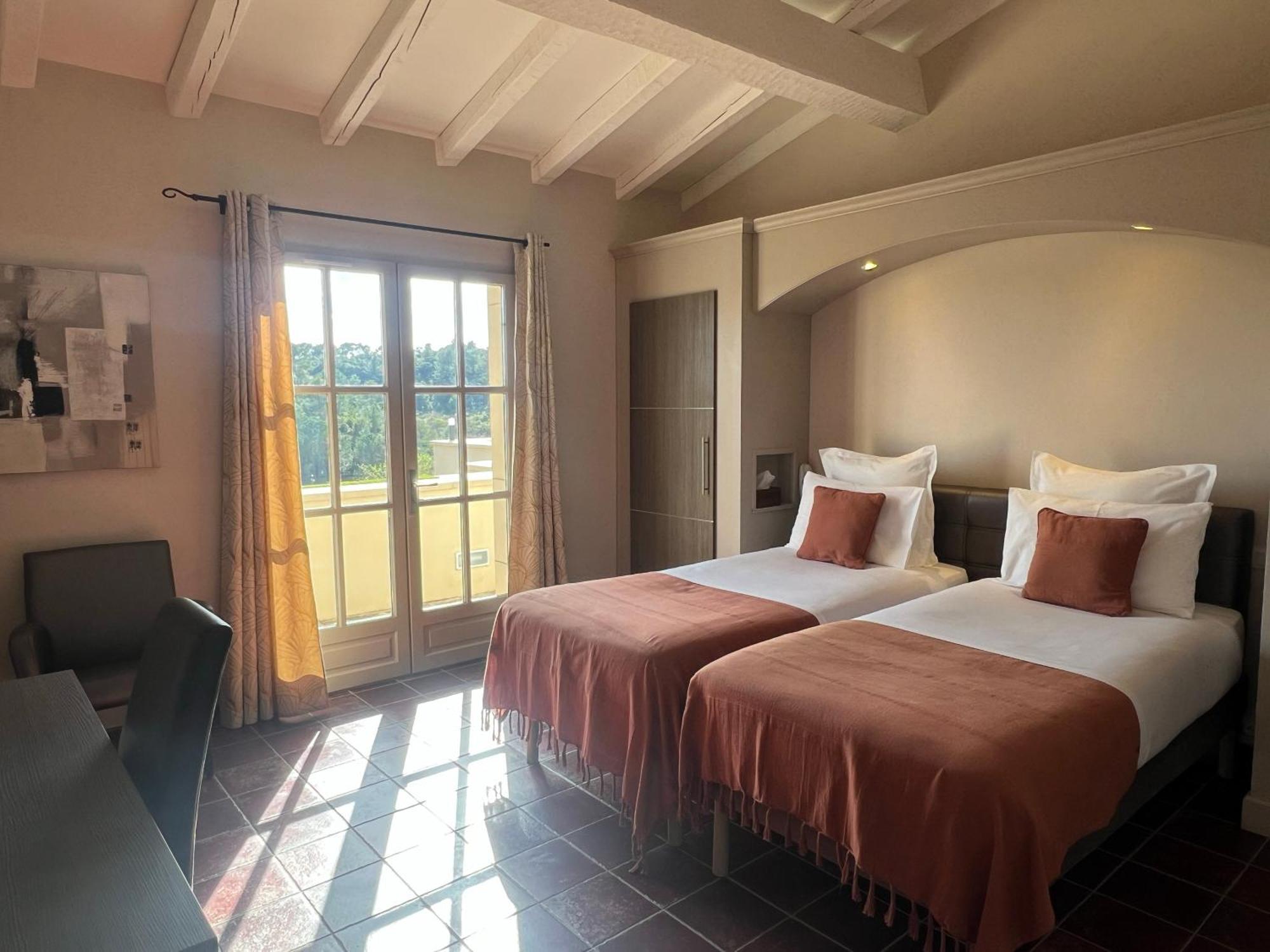 โฮเทล เรสเทอรองต์ ลา แบร์ฌรี Hotel Aragon ภายนอก รูปภาพ