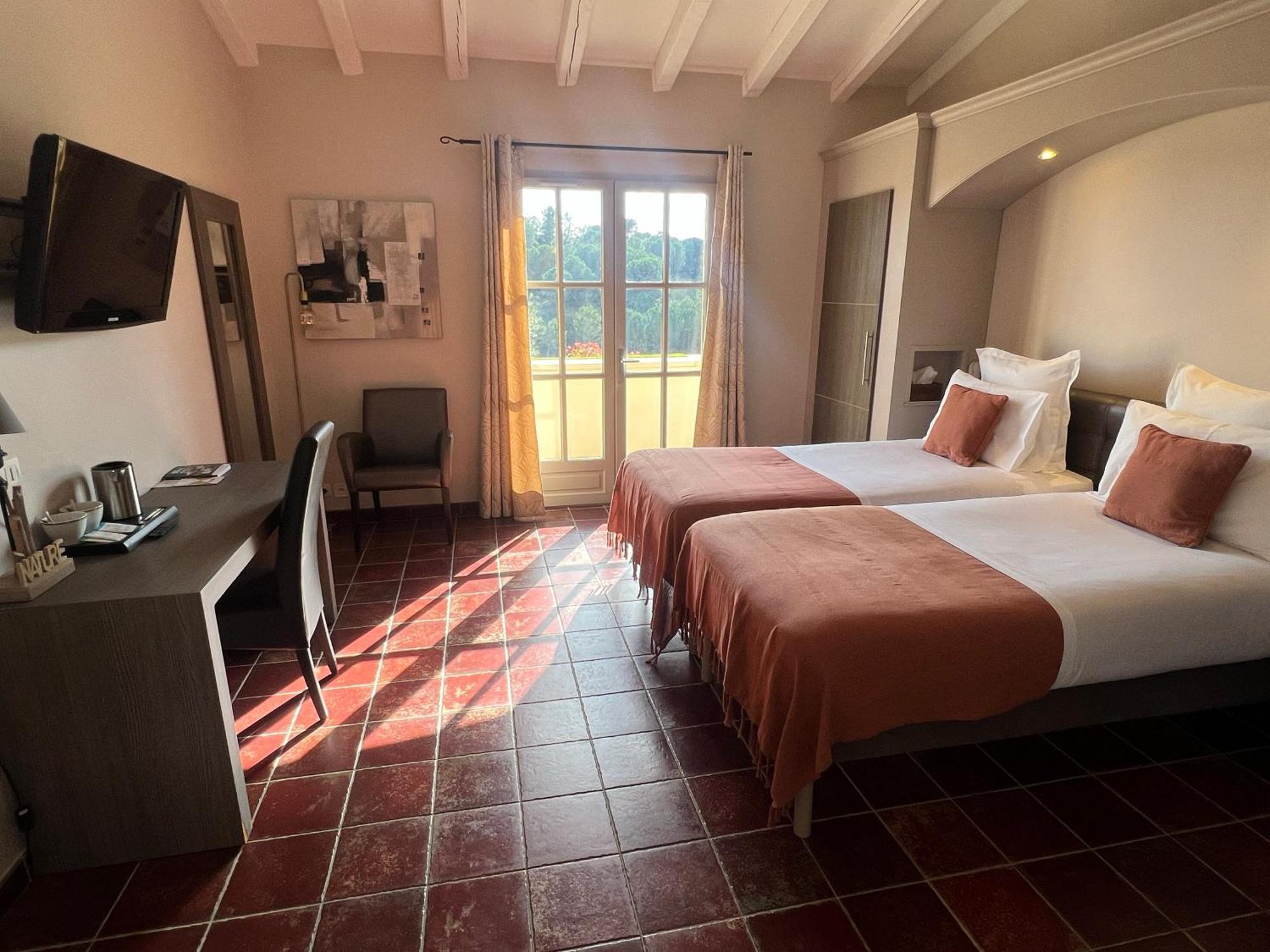 โฮเทล เรสเทอรองต์ ลา แบร์ฌรี Hotel Aragon ภายนอก รูปภาพ